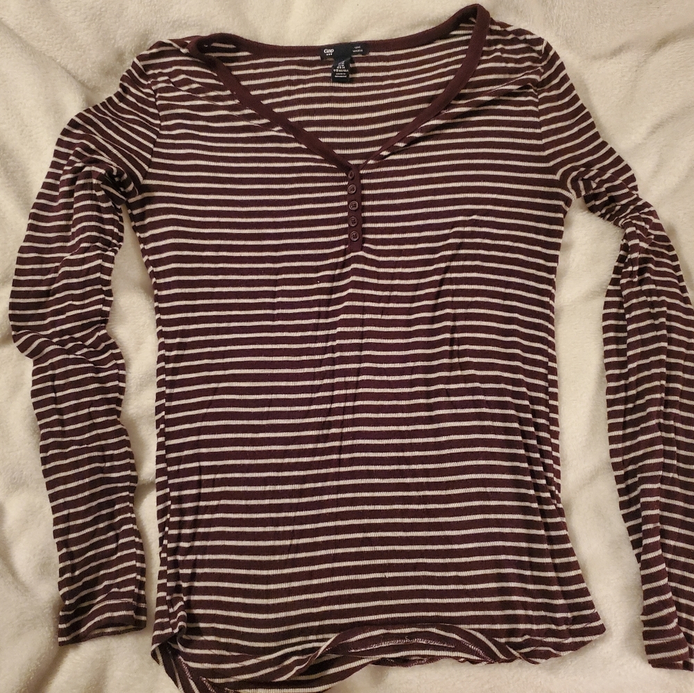 Gap shirt